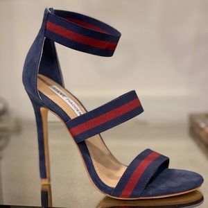 Looks like Gucci! 😎 Steve Madden sandal pumps